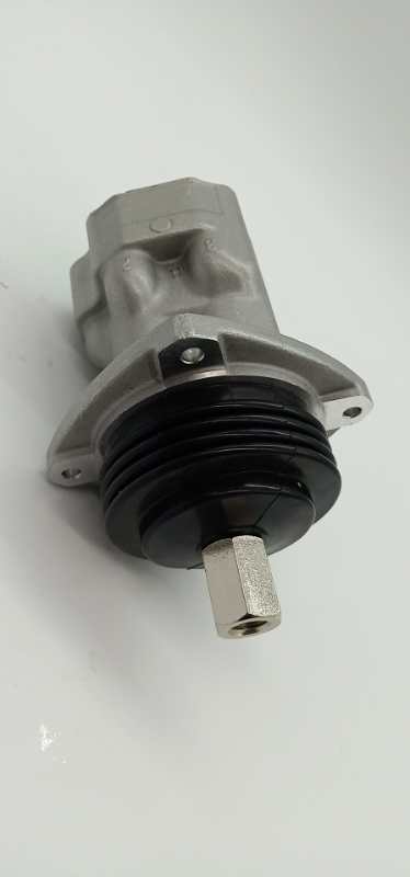 005一卡特320CB总成